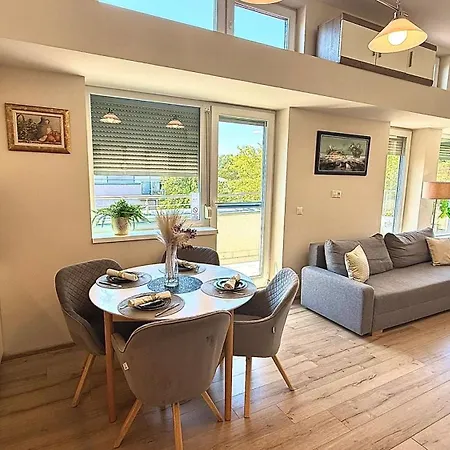 Local-lux Penthouse - Free Parking