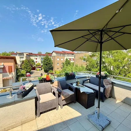 Local-lux Penthouse - Free Parking * Kecskemét