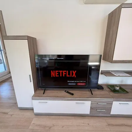 Local-lux Penthouse - Free Parking
