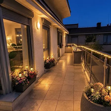 Local-lux Penthouse - Free Parking *