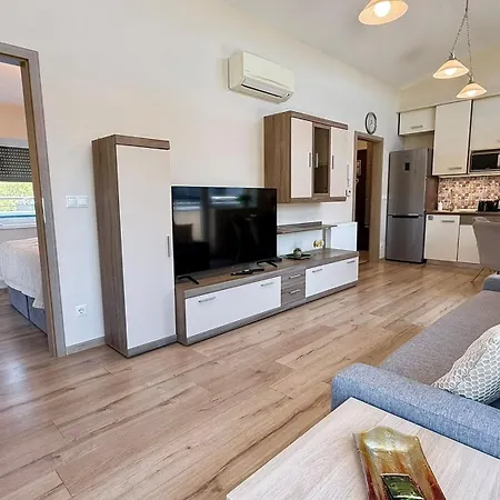 Local-lux Penthouse - Free Parking Apartment Kecskemét