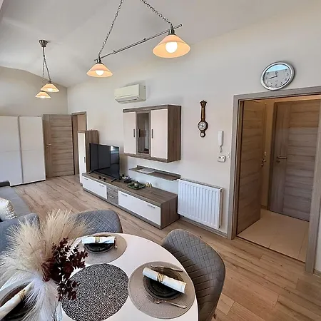 Local-lux Penthouse - Free Parking Kecskemét