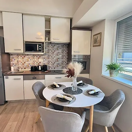 Local-lux Penthouse - Free Parking *