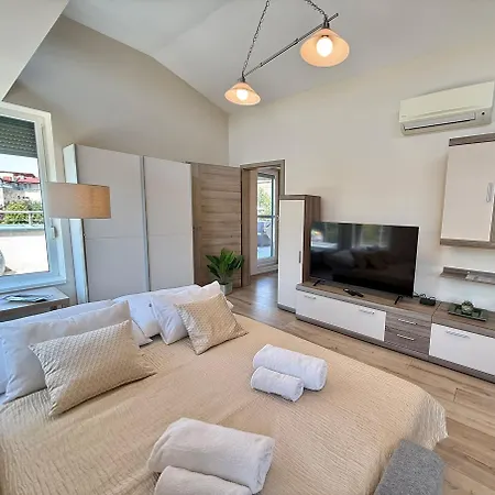 Local-lux Penthouse - Free Parking
